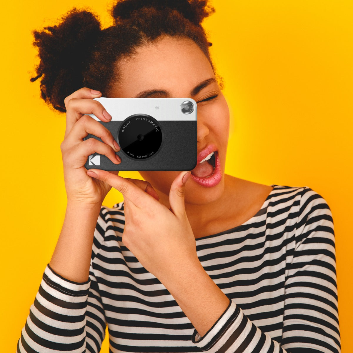 Kodak Printomatic Instant Print Camera, 2x3 Zink Prints - Black